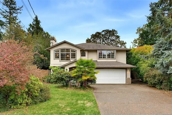 975 Annie St, Saanich BC V8X 3G1 - 4 bed, 3.0 bath in Saanich
