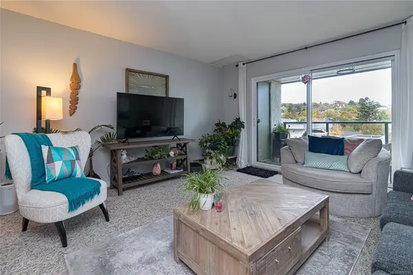 #404 - 2757 Quadra St #404, Victoria BC V8T 4E5 - 1 bed, 1 bath property for sale in Victoria