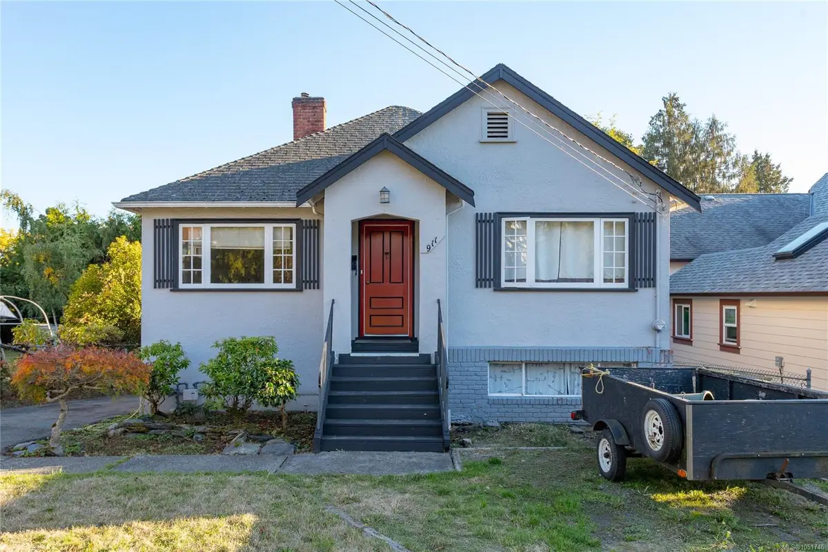 911 Darwin Ave, Saanich BC V8X 2X8