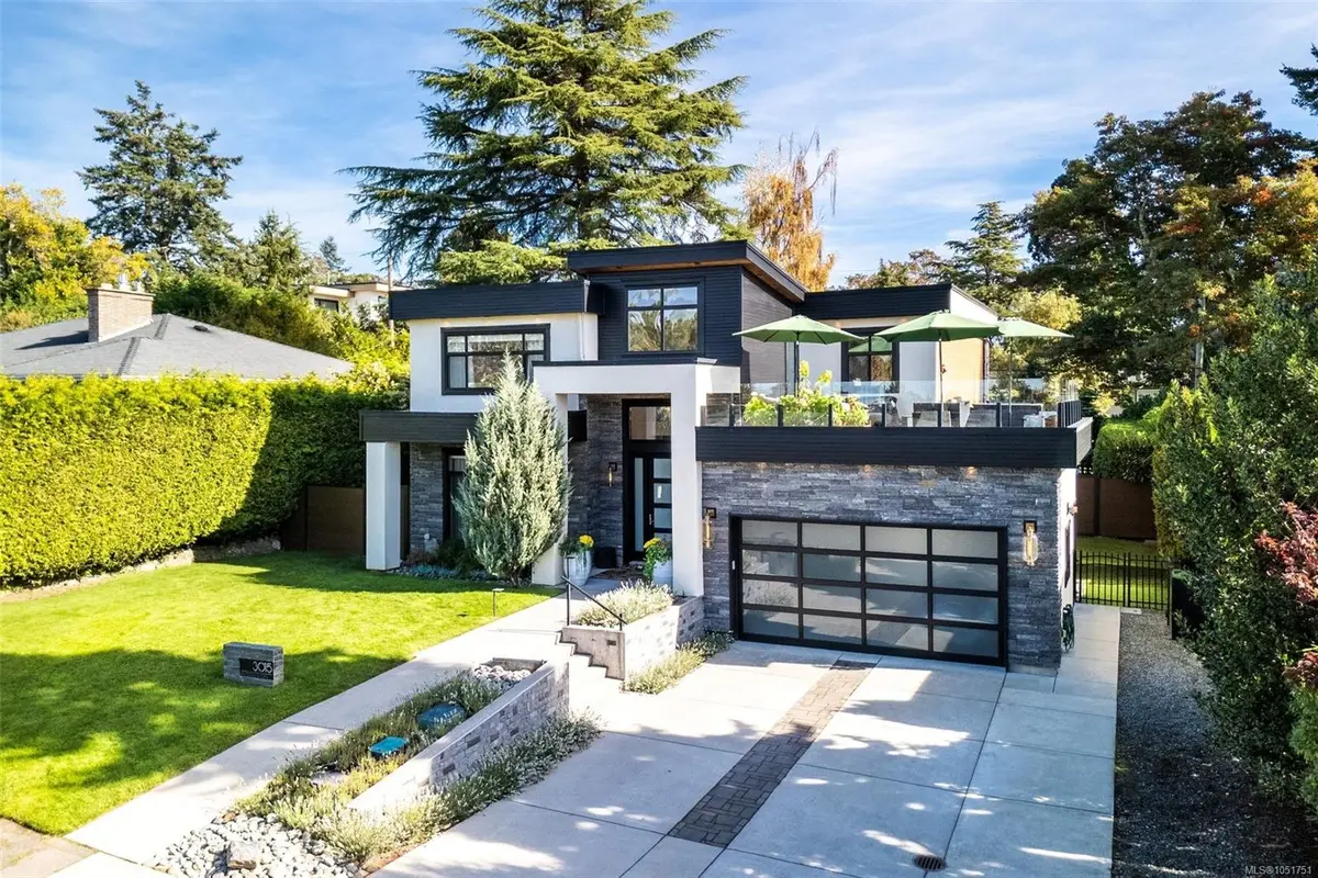 3015 Eastdowne Rd, Oak Bay BC V8R 5S1
