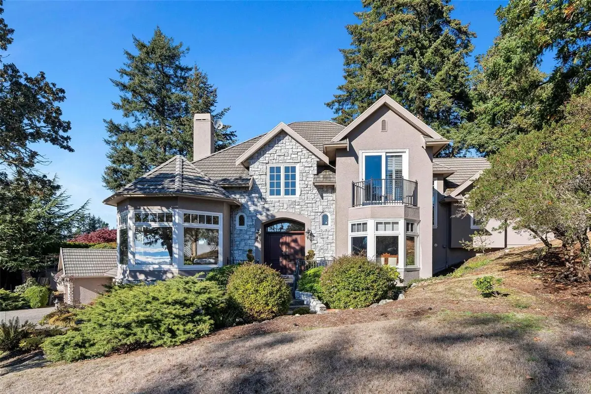 906 Cobblestone Lane, Saanich BC V8Y 3G3