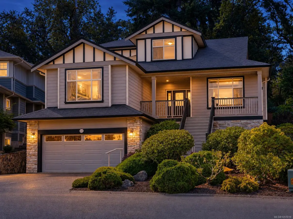 809 Rogers Way, Saanich BC V8X 5L1
