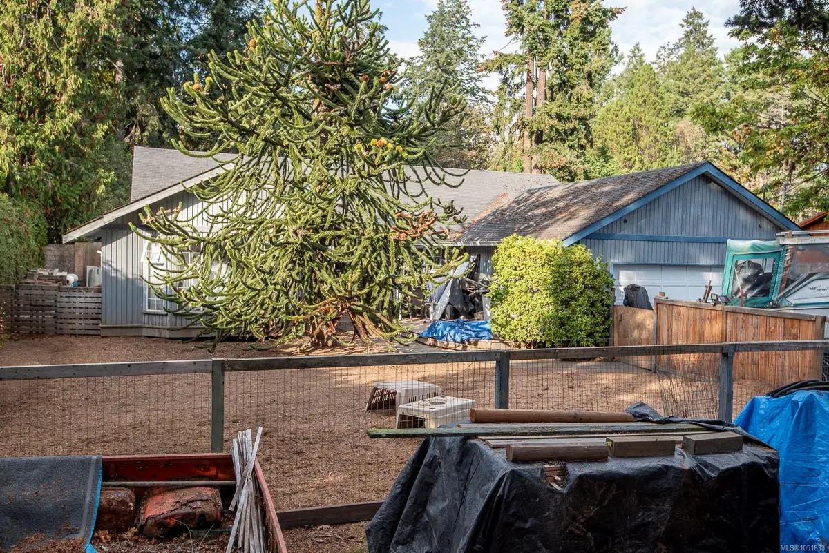 1706 Mills Rd, North Saanich BC V8L 5S9