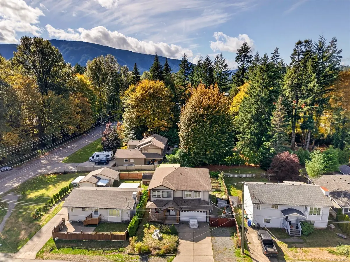 120 Lake Park Rd, Lake Cowichan BC V0R 2G0