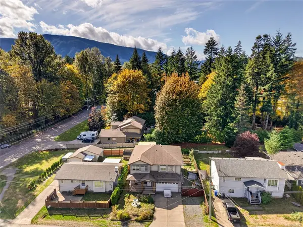 120 Lake Park Rd, Lake Cowichan BC V0R 2G0 - 5 bed, 3 bath property for sale in Lake Cowichan
