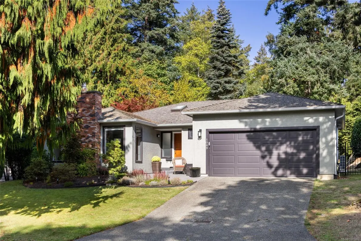 1089 Donwood Dr, Saanich BC V8X 4G3