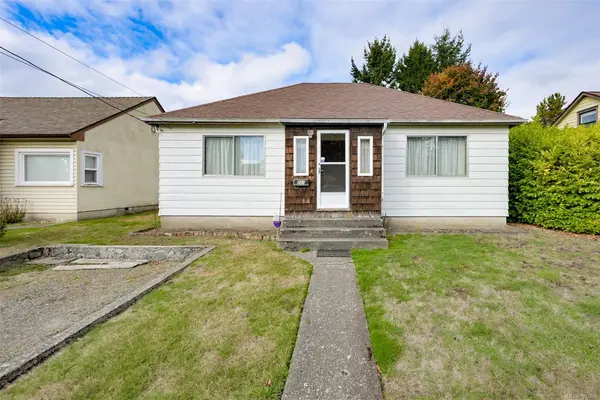 948 Dunsmuir Rd, Esquimalt BC V9A 5C3 - 4 bed, 2.0 bath in Esquimalt