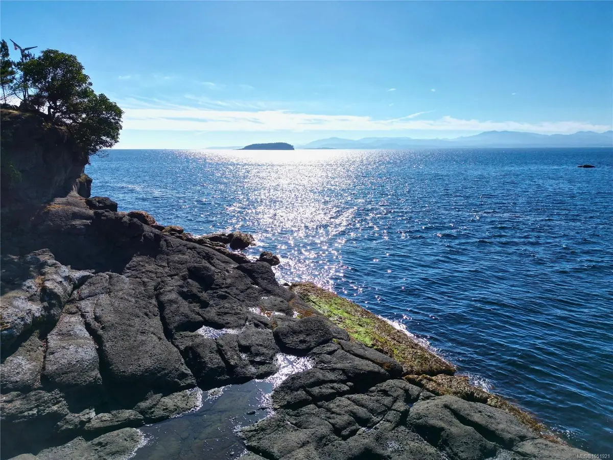 3 Grant Rd, Lasqueti Island BC V0R 2J0