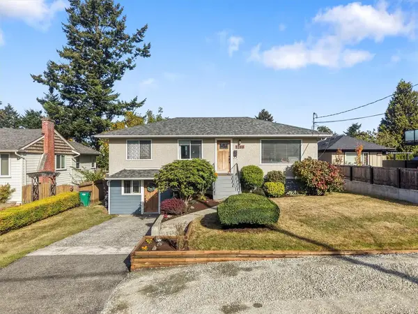 1260 Garkil Rd, Saanich BC V8P 2L3 - 4 bed, 3 bath property for sale in Saanich