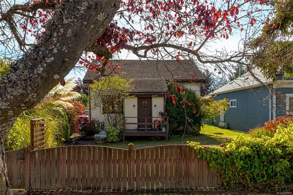 2279 Bradford Ave, Sidney BC V8L 2C9 - 3 bed, 2.0 bath in Sidney