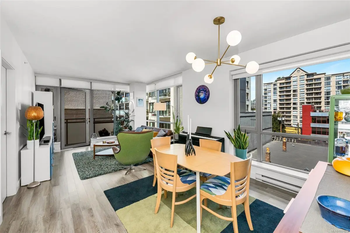 #402 - 838 Broughton St #402, Victoria BC V8W 1E4