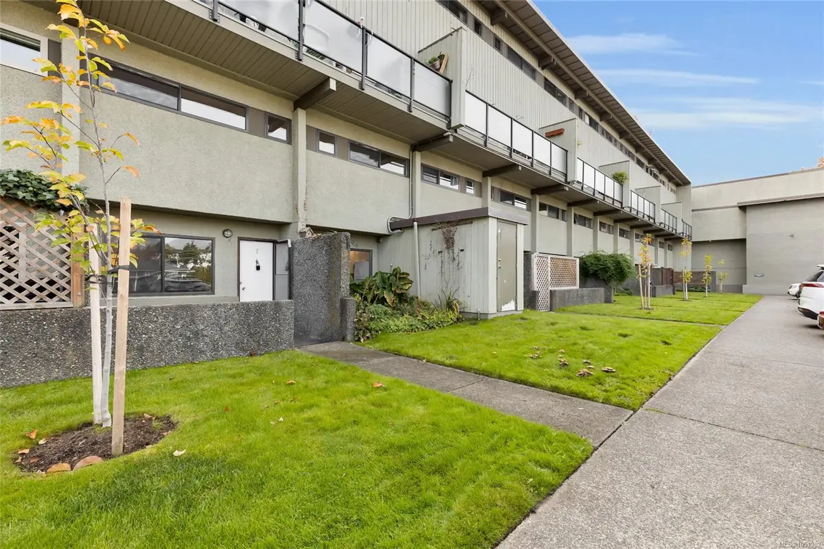 #7 - 477 Lampson St #7, Esquimalt BC V9A 5Z4