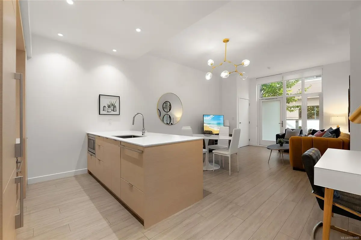 #101 - 848 Yates St #101, Victoria BC V8W 0G2
