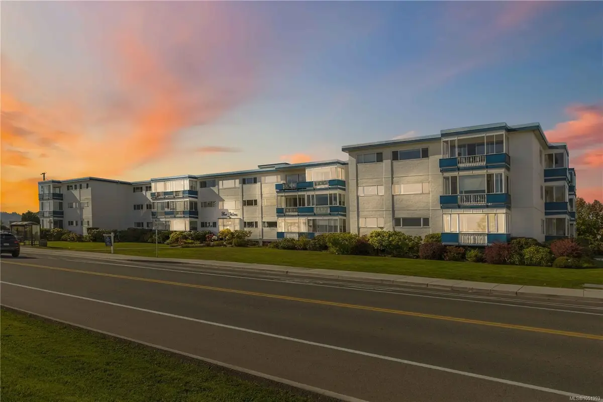 #207 - 9560 Fifth St #207, Sidney BC V8L 2W5