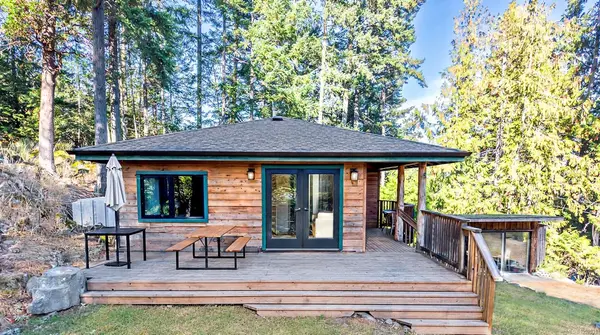 4318 Port Washington Rd, Pender Island BC V0N 2M1 - 2 bed, 1.0 bath in Pender Island