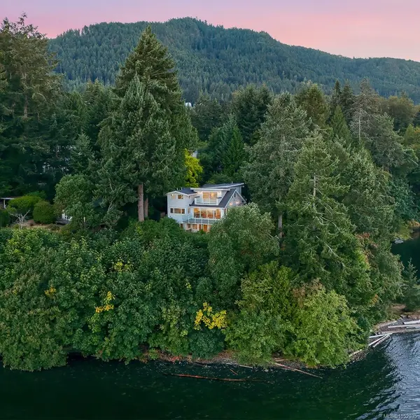 312 Roland Rd, Ladysmith BC V9G 1X8 - 4 bed, 4 bath property for sale in Ladysmith