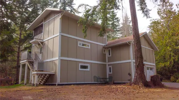 9891 Spalding Rd, Pender Island BC V0N 2M3 - 4 bed, 5 bath property for sale in Pender Island
