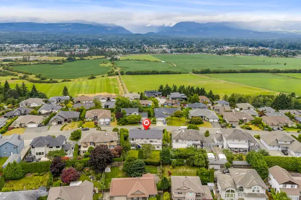 1564 Trumpeter Cres SW, Courtenay BC V9N 8W6 - 5 bed, 4.0 bath in Courtenay