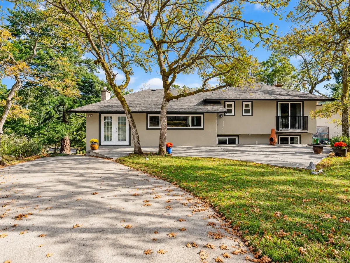 3524 Plymouth Rd, Oak Bay BC V8P 4X4