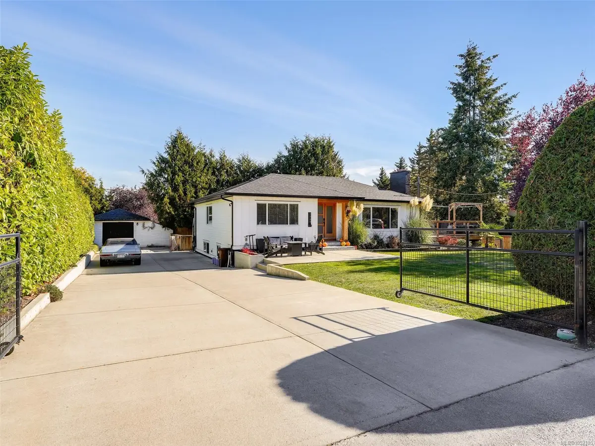 7949 East Saanich Rd, Central Saanich BC V0S 1M0