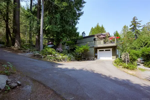 8508 Emard Terr, North Saanich BC V8L 1K3 - 5 bed, 3.0 bath in North Saanich
