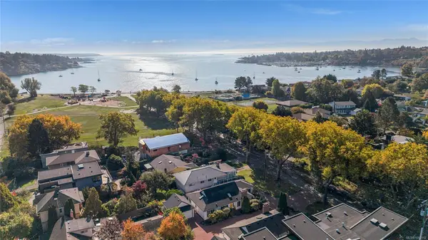 2594 Sinclair Rd, Saanich BC V8N 1B9 - 3 bed, 2.0 bath in Saanich