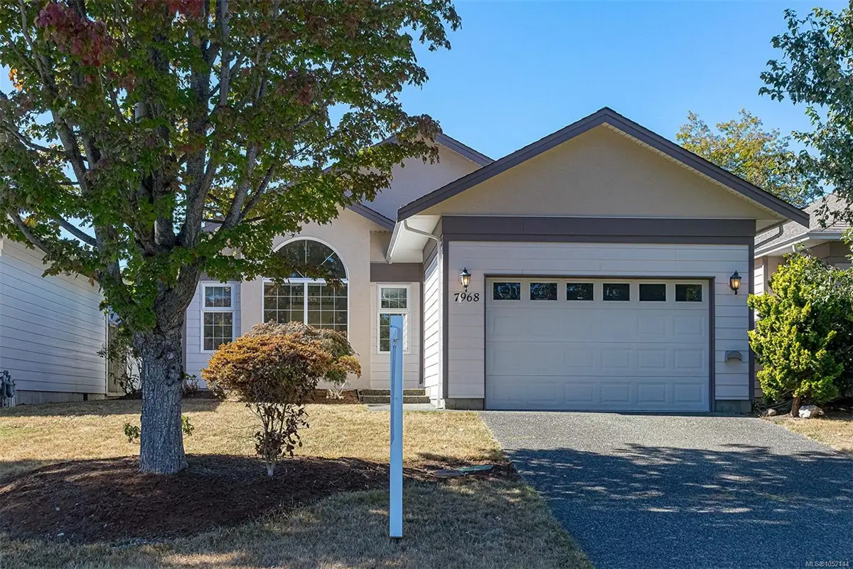 7968 Polo Park Cres, Central Saanich BC V8M 2J4