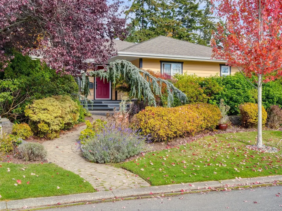 1158 Hadfield Ave, Esquimalt BC V9A 5N7