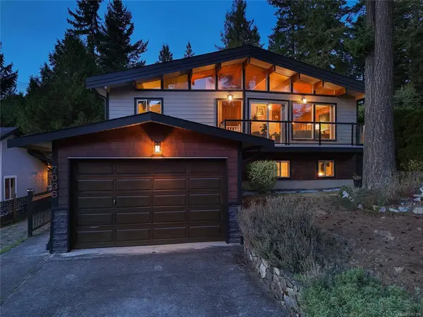 7036 Con-Ada Rd, Central Saanich BC V8M 1E7 - 3 bed, 2.0 bath in Central Saanich