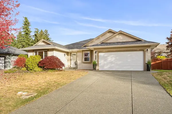 525 Church St, Comox BC V9M 4G5 - 3 bed, 2 bath property for sale in Comox