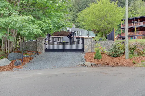 8136 Miracle Close, Youbou BC V0R 3E1 - 5 bed, 3.0 bath in Youbou