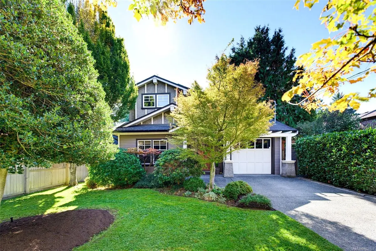 2171 Bartlett Ave, Oak Bay BC V8S 2R1