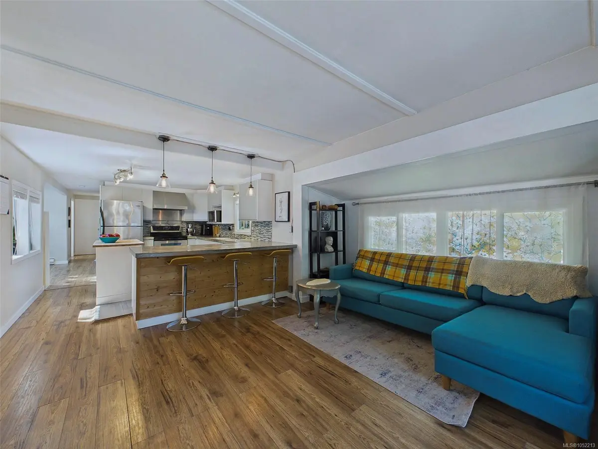 #30 - 1201 CRAIGFLOWER Rd #30, View Royal BC V9A 2X9