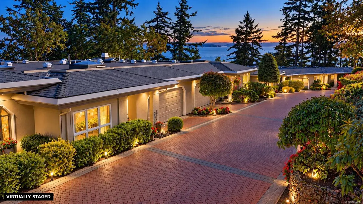 #10 - 942 Boulderwood Rise #10, Saanich BC V8Y 3H5