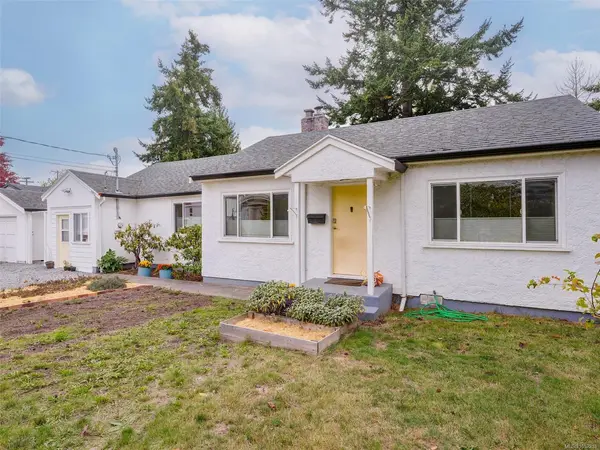 4012 Raymond St N, Saanich BC V8Z 4K8 - 3 bed, 2.0 bath in Saanich