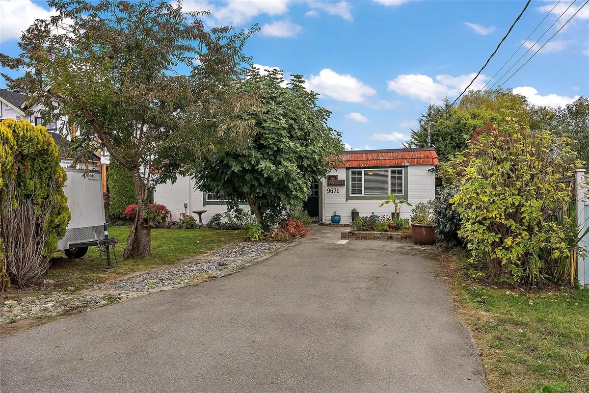 9671 Sixth St, Sidney BC V8L 2W4