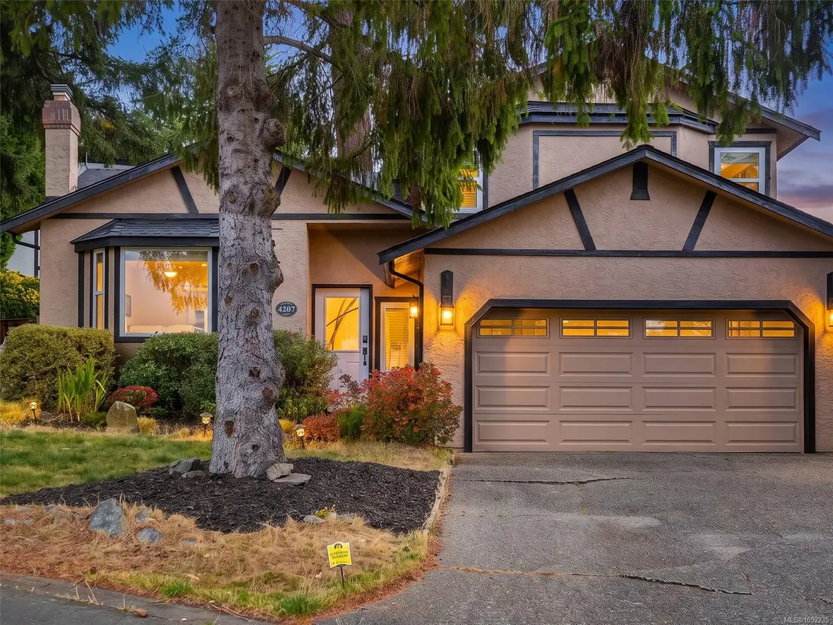 4207 Leaf Hill Green, Saanich BC V8X 4X8