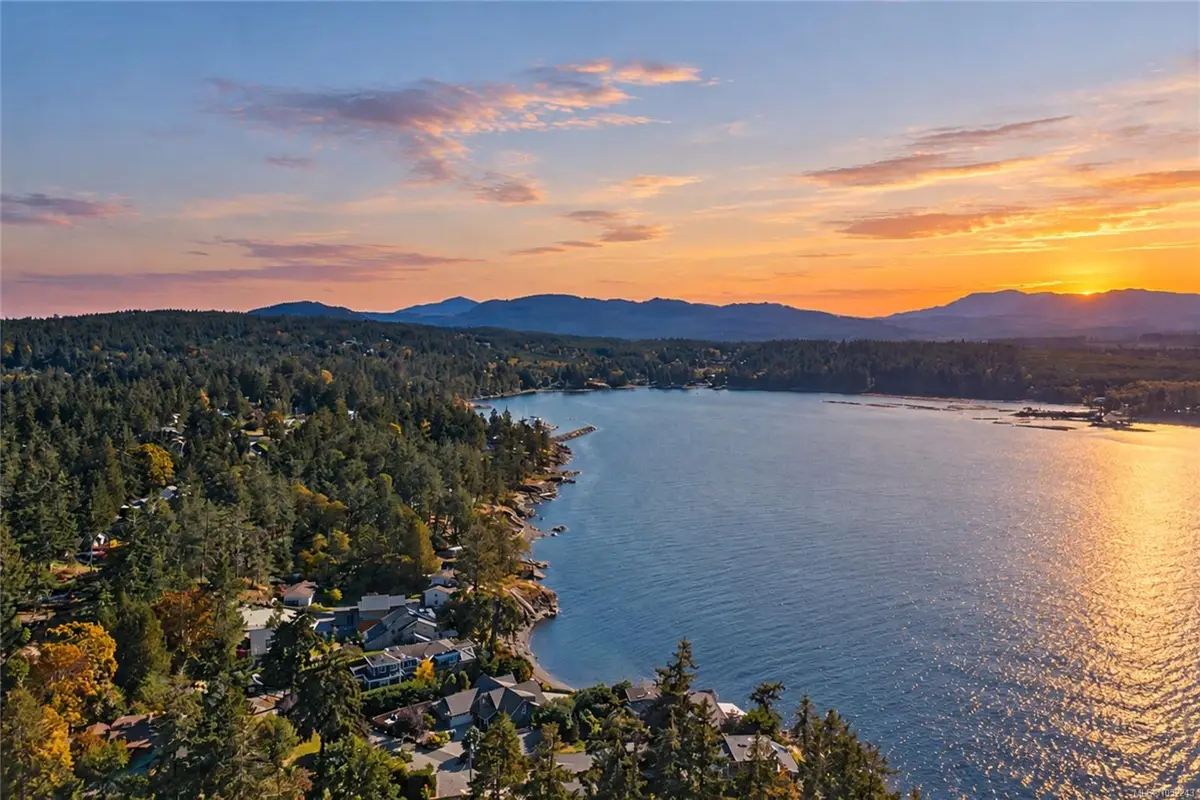 1459 Whitecap Rd, Nanoose Bay BC V9P 9B6