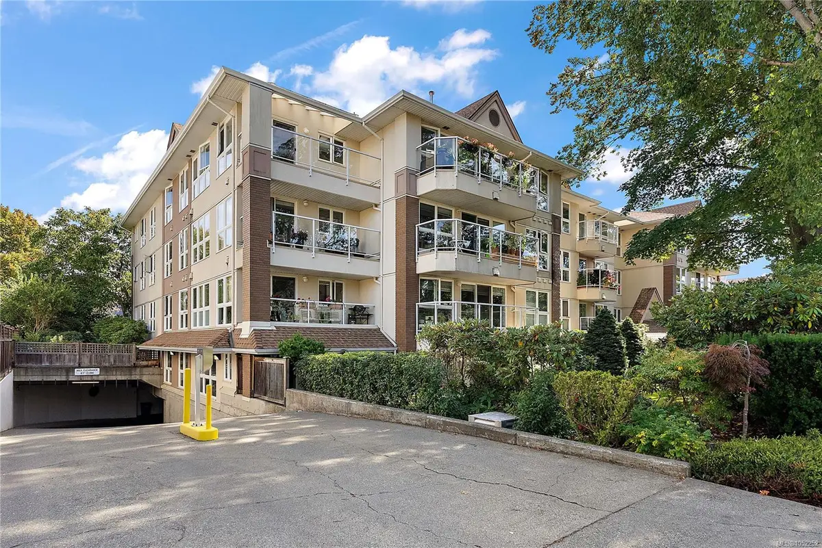 #204 - 1501 Richmond Ave #204, Victoria BC V8R 4P7