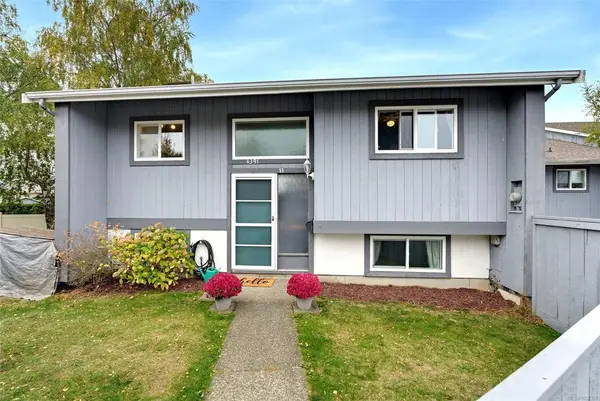 #13 - 4391 Torquay Dr #13, Saanich BC V8N 3L3 - 4 bed, 3 bath property for sale in Saanich