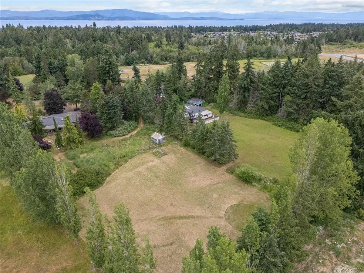 880 Garden Rd E, Qualicum Beach BC V9K 1N2