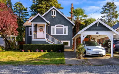 3721 Craigmillar Ave, Saanich BC V8P 3H2