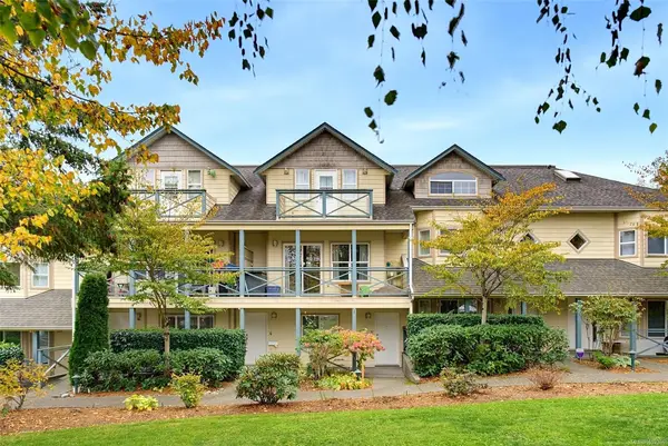 #3 - 1953 Lisnoe Ave #3, Central Saanich BC V8M 2J9 - 3 bed, 2.0 bath in Central Saanich