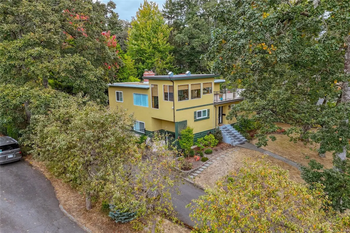 644 Fernhill Rd, Esquimalt BC V9A 4Y9
