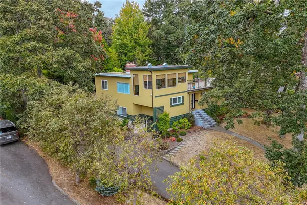 644 Fernhill Rd, Esquimalt BC V9A 4Y9 - 3 bed, 3.0 bath in Esquimalt