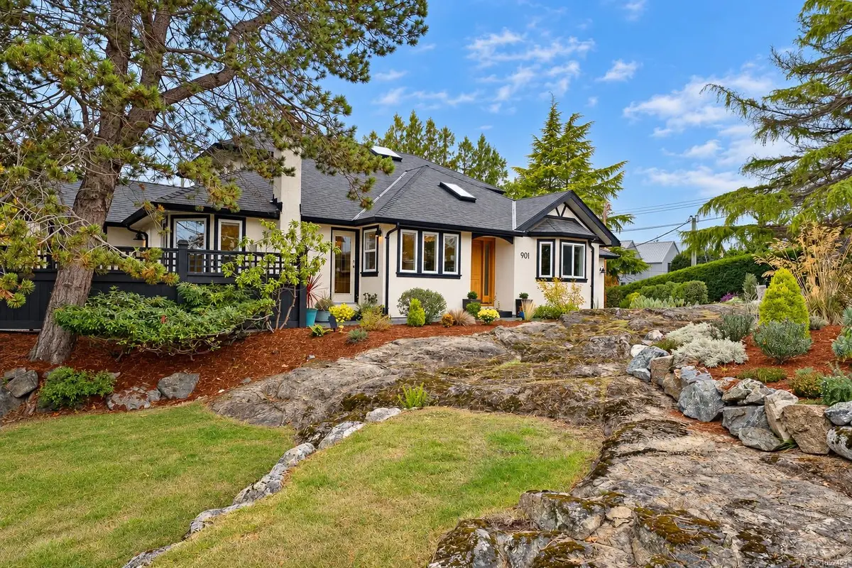 901 Foul Bay Rd, Victoria BC V8S 4H9