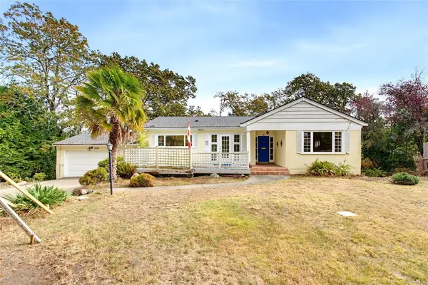 3315 Ripon Rd, Oak Bay BC V8R 6G6 - 4 bed, 3.0 bath in Oak Bay