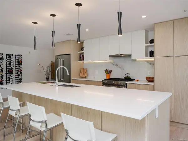 #M102 - 5118 Cordova Bay Rd #M102, Saanich BC V8Y 2K5 - 2 bed, 2 bath property for sale in Saanich
