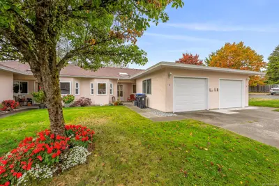 #4 - 2030 Robb Ave #4, Comox BC V9M 1M1
