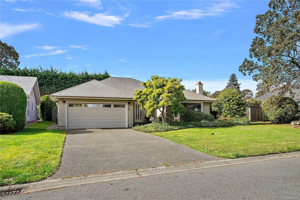 3998 Hopesmore Dr, Saanich BC V8N 6A3